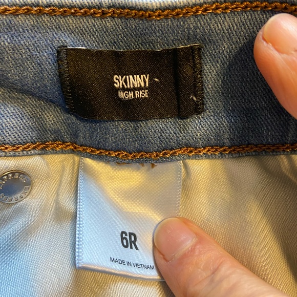 EUC Express distressed button up skinny jeans - Picture 7 of 7